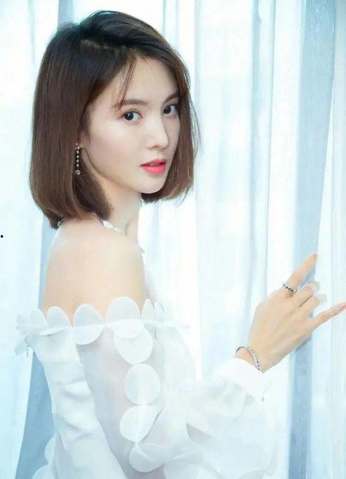 金晨最新动向和爆料,跨界发展引关注，幕后故事曝光